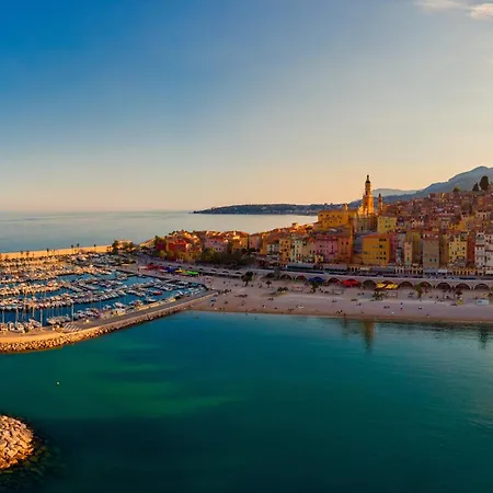 Apartment Astoria Bow Window - Happy