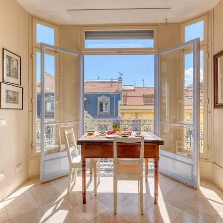 Astoria Bow Window - Happy * Menton